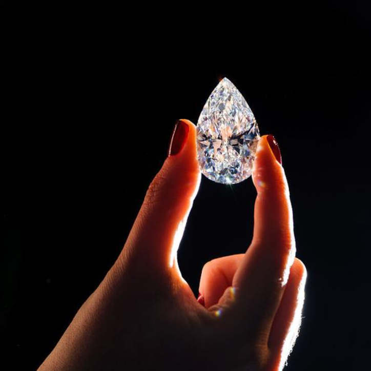 Hvad er forskellen mellem moissaniter, diamanter, CZ og andre ædelstene?