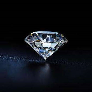 Hvordan vælger man en moissanite diamant, er det akavet at bære en moissanite diamant?